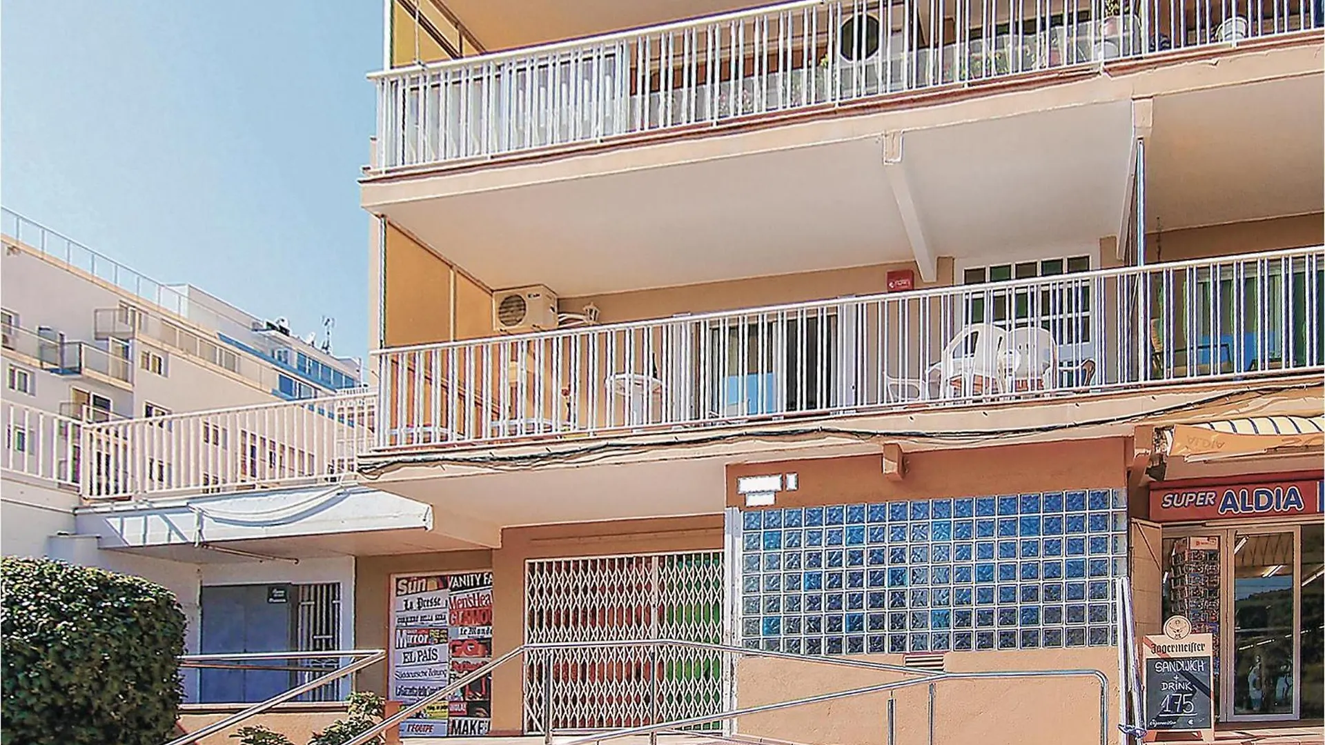 3 Bedroom Cozy Apartment In Malgrat De Mar